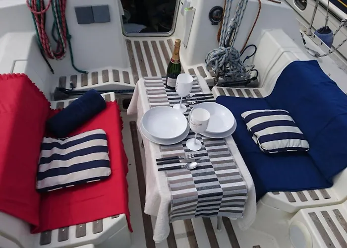 Amazing Flat In Classic Sailing Boat In Barcelona