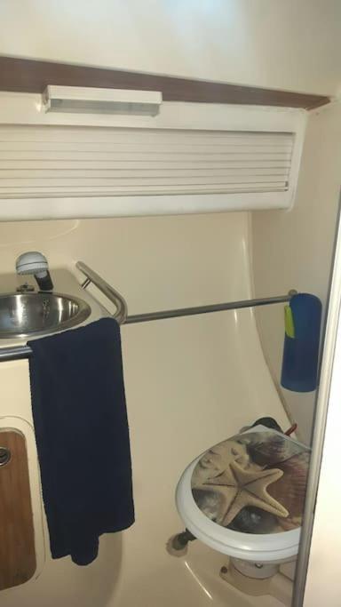 Amazing Flat In Classic Sailing Boat In *