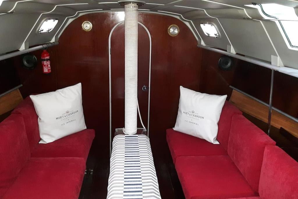 Amazing Flat In Classic Sailing Boat In